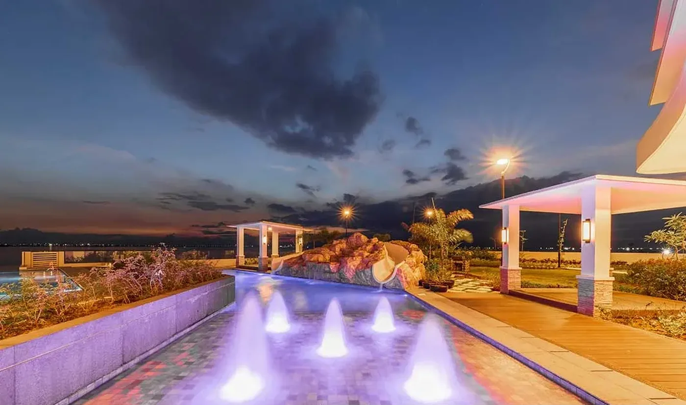 Kiddie pool at dusk at Oak Harbor Residences