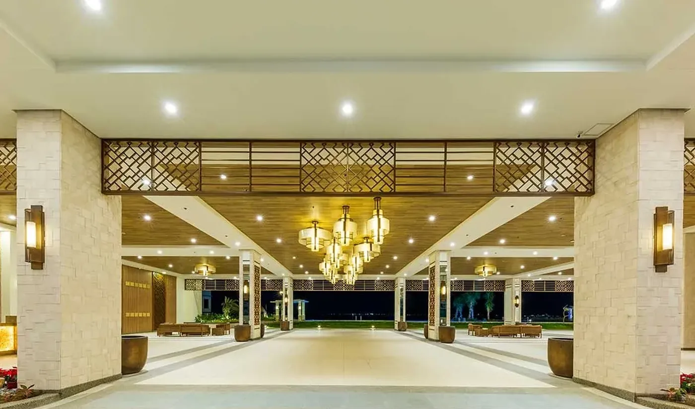 The Colonnade covered walkway at Oak Harbor Residences